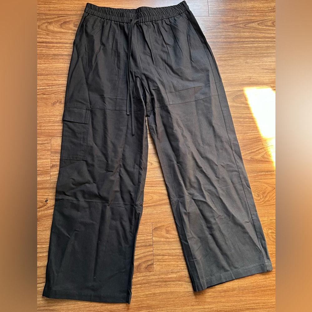 Black Wide-Leg Cargo Pants for Women - Elastic Waist